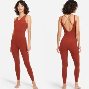 Nike Yoga Lux Jumpsuit Jumper Layered 7/8 Training Size XS rust orange red